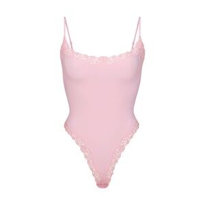 SKIMS FITS EVERYBODY LACE CAMI BODYSUIT LIMITED EDITION: CHERRY BLOSSOM SMALL